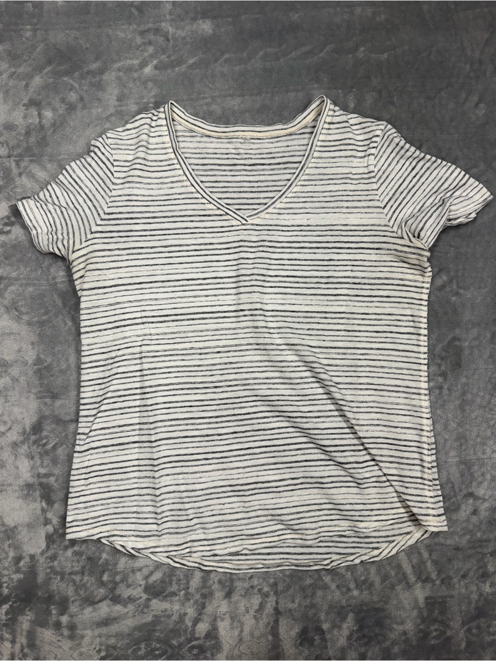 Kuhl White & Black Striped V-Neck Short Sleeve Tee